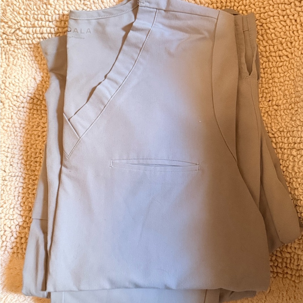 Mandala womens scrub set in cloud gray. V-nevk top and joggers.